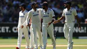 着他距离万 着他距离万